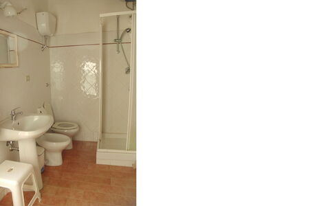 Casalunga: Loodgieterswerkinrichting, Flooring, Verdieping, Wastafel In De Badkamer, Badkamer, Wc Bril, Wastafel, Toilet, Interieur Ontwerp, Loodgieter