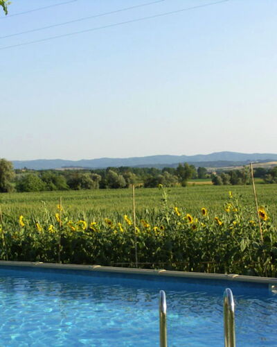 Casalunga: Blauw, Zwembad, Schaduw, Buitenmeubels, Landscaping, Reflectie, Eco Hotel, Waterpartij, Backyard