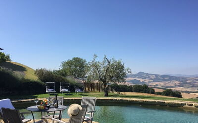 Case Belle: Zwembad, Landschap, Landscaping, Waterpartij, Gazon, Vijver, Eco Hotel, Toevlucht, Buitenmeubels, Villa