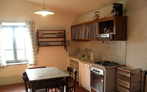 Vallocchie: Meubilair, Flooring, Hout, Interieur Ontwerp, Verdieping, Kamer, Plafond, Verlichting, Keuken, Major Appliance