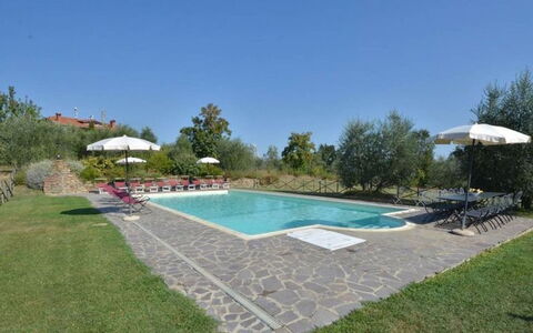 Villa Il Poggio: Buitenmeubels, Meubilair, Zwembad, Landgoed, Tuin, Stoel, Landscaping, Hacienda, Toevlucht, Eco Hotel