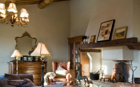 Villa Pipirelli: Meubilair, Interieur Ontwerp, Muur, Verlichting, Woonkamer, Flooring, Huis, Kamer, Lichte Inrichting, Verdieping