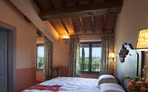 Villa Santa Virginia: Muur, Interieur Ontwerp, Meubilair, Verlichting, Slaapkamer, Kamer, Bed, Appartement, Bedding, Stoel