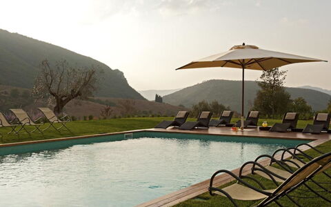 Villa del Cammino: Buitenmeubels, Meubilair, Eco Hotel, Toevlucht, Vallei, Zwembad, Boerderij, Hotel, Buitentafel, Ligstoel