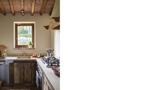 Villa Torre: Hout, Meubilair, Flooring, Interieur Ontwerp, Countertop, Keuken, Huis, Verdieping, Toestel Van De Keuken, Kamer