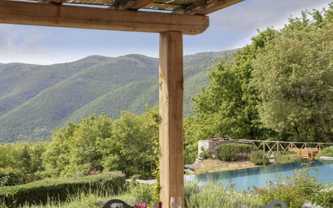 Villa Santa: Hout, Tuin, Schaduw, Outdoor Structuur, Bergketen, Hardwood, Paviljoen, Prieel, Landscaping