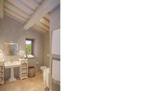 Villa Santa: Interieur Ontwerp, Muur, Flooring, Loodgieterswerkinrichting, Verdieping, Huis, Wastafel, Wastafel In De Badkamer, Kraan, Badkamer