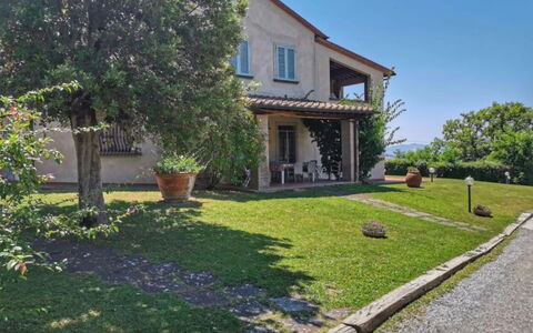 Podere della Madonna Villa: Huis, Huis, Woongebied, Struik, Verblijf, Landgoed, Tuin, Boerderij, Gazon, Landscaping