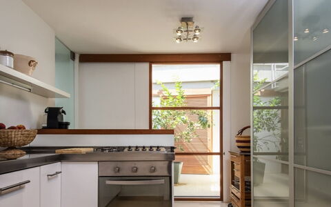 Villa Cala Moresca: Keuken, Interieur Ontwerp, Countertop, Muur, Hout, Meubilair, Toestel Van De Keuken, Flooring, Cabinetry, Huis