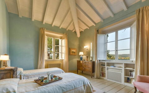 Villa Moscato: Meubilair, Muur, Interieur Ontwerp, Slaapkamer, Huis, Plafond, Bed, Flooring, Huis, Kamer