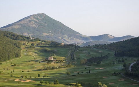 Villa Savino: Bergachtig Landvormen, Berg, Heuvel, Hoogland, Grasland, Landschap, Bergketen, Heuvel Station, Plain, Land Lot