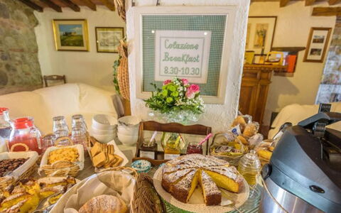 Podere Contignano: Voedsel, Tableware, Meubilair, Ingrediënt, Nagerecht, Serveware, Ontbijt, Brunch, Finger Food