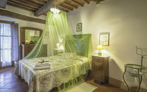 Podere Contignano: Meubilair, Interieur Ontwerp, Plafond, Slaapkamer, Verdieping, Linens, Flooring, Bed, Verlichting, Kamer