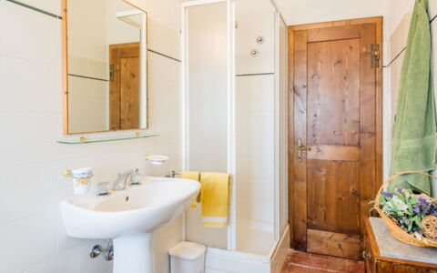 Podere del Mezzadro: Muur, Flooring, Verdieping, Interieur Ontwerp, Badkamer, Loodgieterswerkinrichting, Wastafel In De Badkamer, Kamer, Plafond, Loodgieter