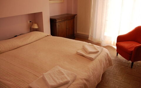 Casale Gioiello: Meubilair, Slaapkamer, Laken, Hout, Bed, Bedding, Verdieping, Linens, Interieur Ontwerp, Textiel