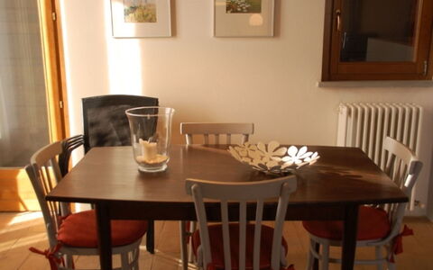 Casale Gioiello: Meubilair, Flooring, Eetkamer, Tafel, Hout, Stoel, Keuken En Eettafel, Interieur Ontwerp, Verdieping, Bruin