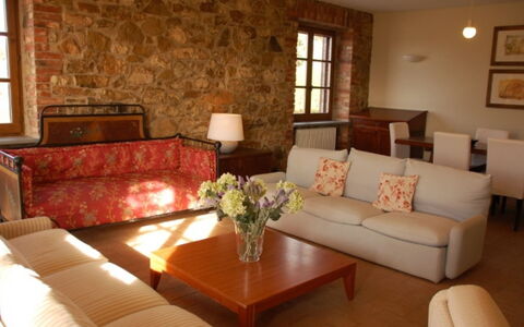 Casale Gioiello: Meubilair, Interieur Ontwerp, Flooring, Verdieping, Plafond, Kamer, Tafel, Bankstel, Woonkamer, Stoel