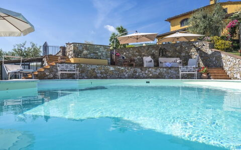 Villa Lucente: Zwembad, Toevlucht, Eco Hotel, Buitenmeubels, Villa, Hacienda, Landgoed, Badplaats, Hotel, Landscaping