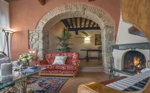Villa Lucente: Meubilair, Muur, Interieur Ontwerp, Flooring, Verlichting, Verdieping, Stoel, Plafond, Tafel, Woonkamer