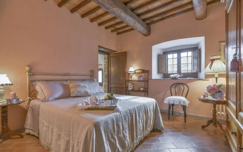 Villa Lucente: Meubilair, Muur, Flooring, Interieur Ontwerp, Huis, Slaapkamer, Verdieping, Huis, Linens, Bed