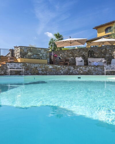 Villa Lucente: Zwembad, Toevlucht, Eco Hotel, Buitenmeubels, Villa, Hacienda, Landgoed, Badplaats, Hotel, Landscaping