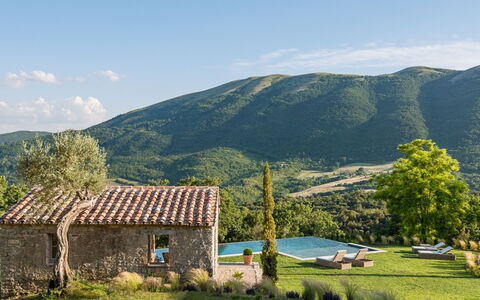 Villa Piuma: Bergachtig Landvormen, Gras, Heuvel, Berg, Natuurlijk Landschap, Hoogland, Landschap, Grasland, Heuvel Station