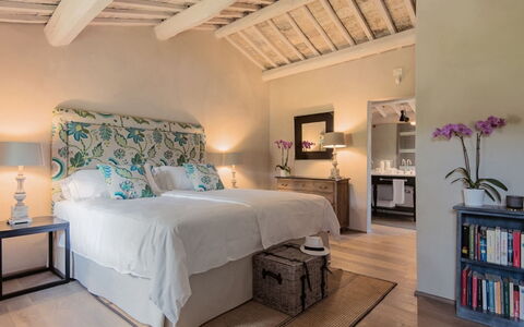 Villa Piuma: Meubilair, Bed, Interieur Ontwerp, Slaapkamer, Bedding, Muur, Laken, Verdieping, Linens, Flooring