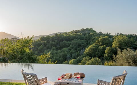 Villa Ugo: Natuurlijk Landschap, Heuvel, Heuvel Station, Bergketen, Buitenmeubels, Tuin, Stoel, Eco Hotel, Vallei, Landscaping