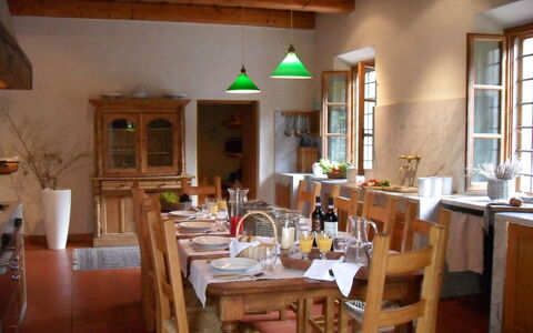 Villa Antonella: Meubilair, Interieur Ontwerp, Hout, Tafel, Flooring, Stoel, Keuken En Eettafel, Verlichting, Eetkamer, Kamer