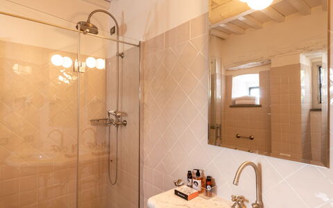 Agatea: Muur, Flooring, Badkamer, Interieur Ontwerp, Verdieping, Loodgieterswerkinrichting, Plafond, Wastafel In De Badkamer, Loodgieter, Huis