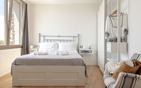 Vistamare: Meubilair, Bed, Bedding, Interieur Ontwerp, Slaapkamer, Laken, Flooring, Verdieping, Muur, Kamer
