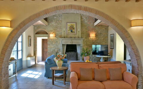 Villa Asia: Meubilair, Muur, Interieur Ontwerp, Plafond, Verlichting, Flooring, Tafel, Bankstel, Huis, Woonkamer