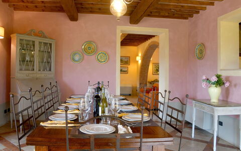 Villa Asia: Meubilair, Interieur Ontwerp, Tafel, Flooring, Stoel, Eetkamer, Plafond, Verdieping, Kamer, Keuken En Eettafel