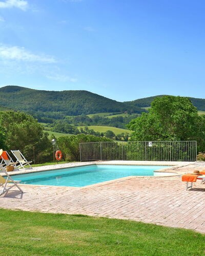 Villa Asia: Bergachtig Landvormen, Heuvel, Zwembad, Meubilair, Buitenmeubels, Bergketen, Eco Hotel, Toevlucht, Vallei, Landscaping