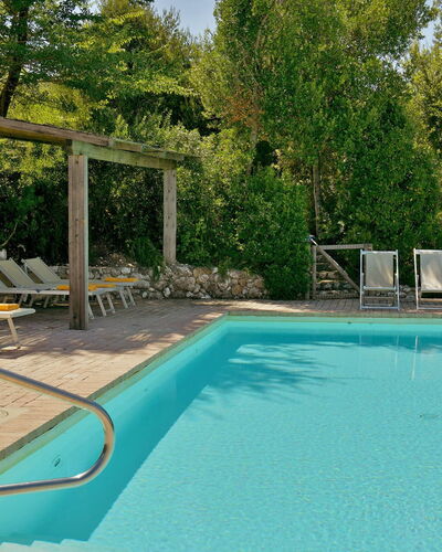 Villa Ginevra: Zwembad, Buitenmeubels, Meubilair, Toevlucht, Samengesteld Materiaal, Eco Hotel, Schaduw, Stoel, Ligstoel, Thermae