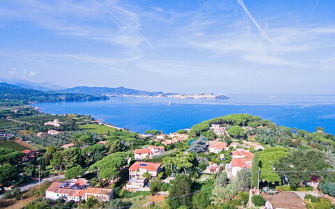 Villa Magazzini: Blauw, Groen, Kust, Horizon, Kust En Oceanic Landvormen, Natuurlijk Landschap, Zee, Landschap, Zomer, Oceaan