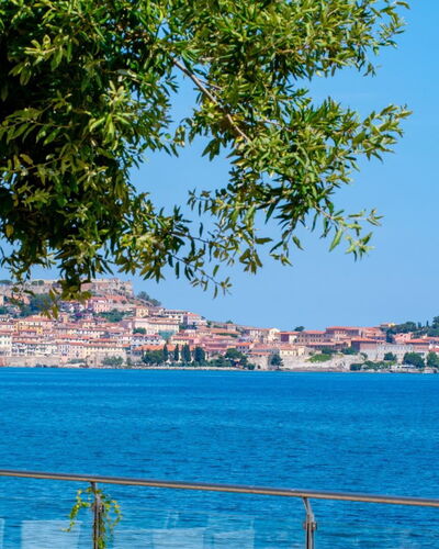 Terrazza Dell'Elba: Blauw, Lucht, Water, Zwemwater, Horizon, Zomer, Kust En Oceanic Landvormen, Zee, Kust, Bank