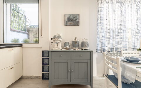 Casa Liliana Ac, Wifi, Forte Dei Marmi: Meubilair, Cabinetry, Interieur Ontwerp, Keuken, Flooring, Lade, Kast, Countertop, Verdieping, Stoel