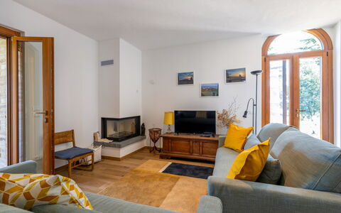 Poggio Padule: Meubilair, Interieur Ontwerp, Flooring, Verdieping, Muur, Hout, Bankstel, Kamer, Woonkamer, Plafond