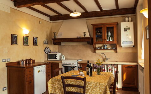 La Pergola: Meubilair, Keuken, Interieur Ontwerp, Countertop, Flooring, Toestel Van De Keuken, Cabinetry, Hout, Major Appliance, Plafond