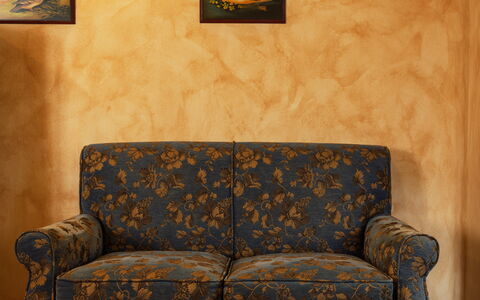 La Limonaia: Meubilair, Bruin, Flooring, Verdieping, Interieur Ontwerp, Bankstel, Woonkamer, Gips, Beits