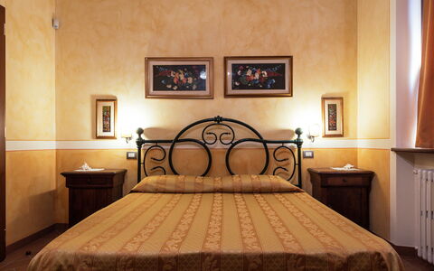 La Limonaia: Interieur Ontwerp, Muur, Bed, Slaapkamer, Flooring, Laken, Verdieping, Bedding, Plafond, Meubilair