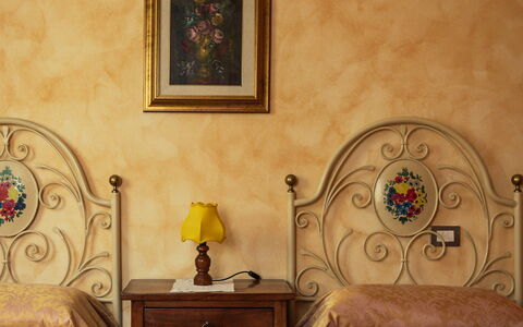 La Limonaia: Meubilair, Muur, Slaapkamer, Bed, Hout, Interieur Ontwerp, Laken, Bedding, Verdieping, Flooring