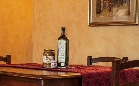 Il Roseto: Meubilair, Interieur Ontwerp, Flooring, Tafel, Verdieping, Bruin, Keuken En Eettafel, Stoel, Eetkamer, Kamer