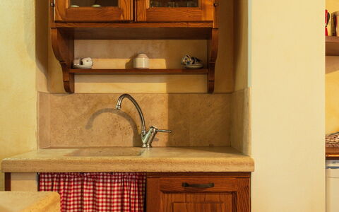 Il Noceto: Hout, Flooring, Meubilair, Cabinetry, Interieur Ontwerp, Keuken, Countertop, Verdieping, Bruin, Kast