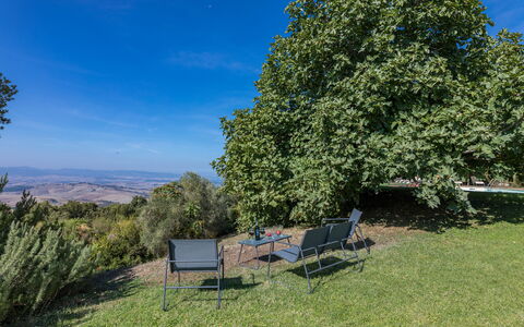 Villa Belvedere: Blad, Landschap, Zonlicht, Schaduw, Weide, Buitenmeubels, Evergreen