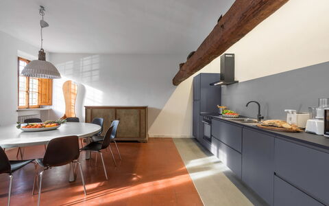 Il Villino Del Collezionista With Pool In Pistoia: Interieur Ontwerp, Flooring, Meubilair, Keuken, Hout, Countertop, Plafond, Cabinetry, Verdieping, Verlichting