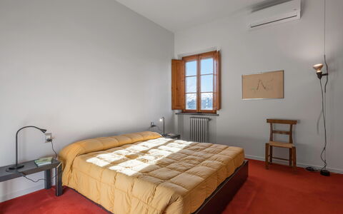 Il Villino Del Collezionista With Pool In Pistoia: Bed, Slaapkamer, Interieur Ontwerp, Meubilair, Laken, Bedding, Flooring, Kamer, Verdieping, Linens