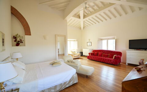 Villa Yvonne: Meubilair, Interieur Ontwerp, Bed, Muur, Flooring, Verdieping, Slaapkamer, Plafond, Kamer, Laken