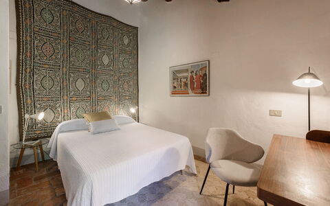 Villa Poggio La Croce: Muur, Interieur Ontwerp, Flooring, Verdieping, Plafond, Slaapkamer, Verlichting, Kamer, Bed, Laken